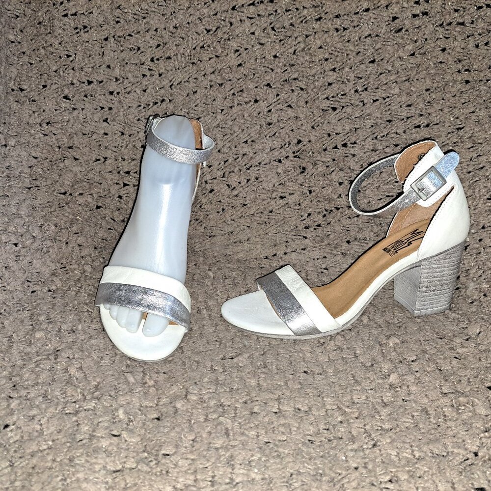 MIZ MOOZ-Saint-Cream/Silver Leather-AnkleStrap-Open Toe-Buckle-Sz 37-Excellent
